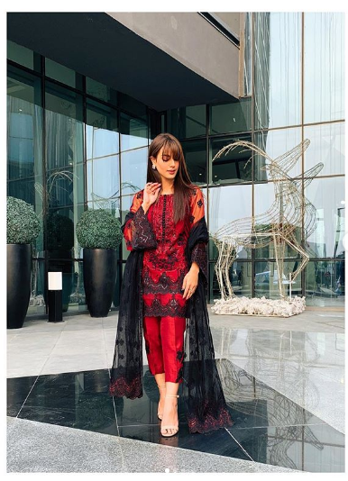 iqra aziz in short dress 2019 is all about Iqra Aziz's style – mKzone